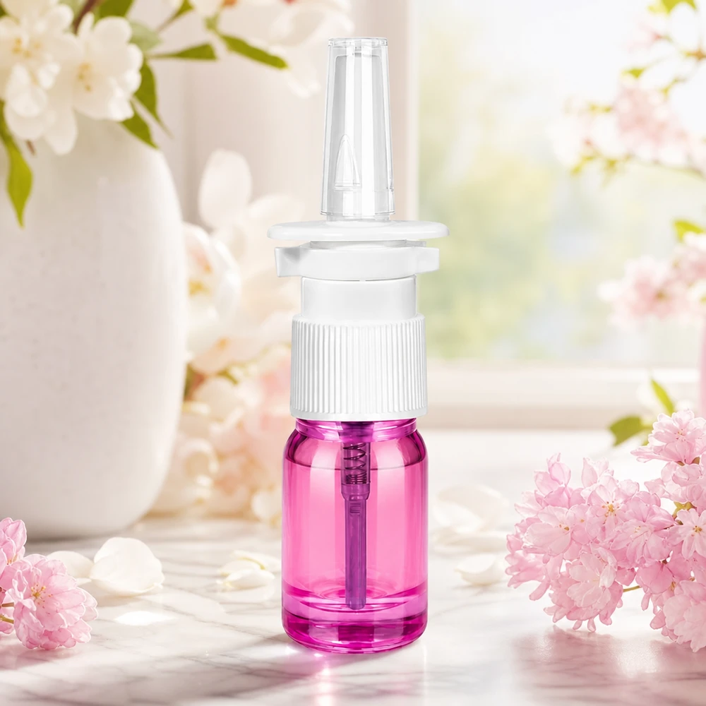 Robusto flacone spray nasale da 5 ml in plastica resistente con affidabile sistema di nebulizzazione a pompa