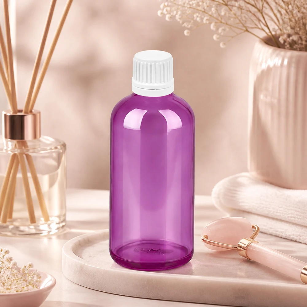 Elegante flacone contagocce da 100 ml, di colore viola, con design ergonomico per una facile manipolazione.