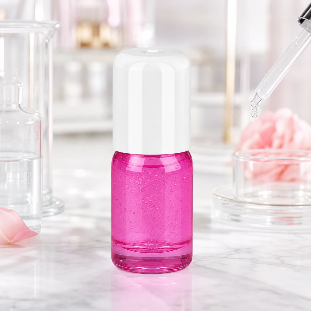 Flacone roll-on viola da 5 ml con superficie liscia per facilitare le operazioni di pulizia e riempimento.